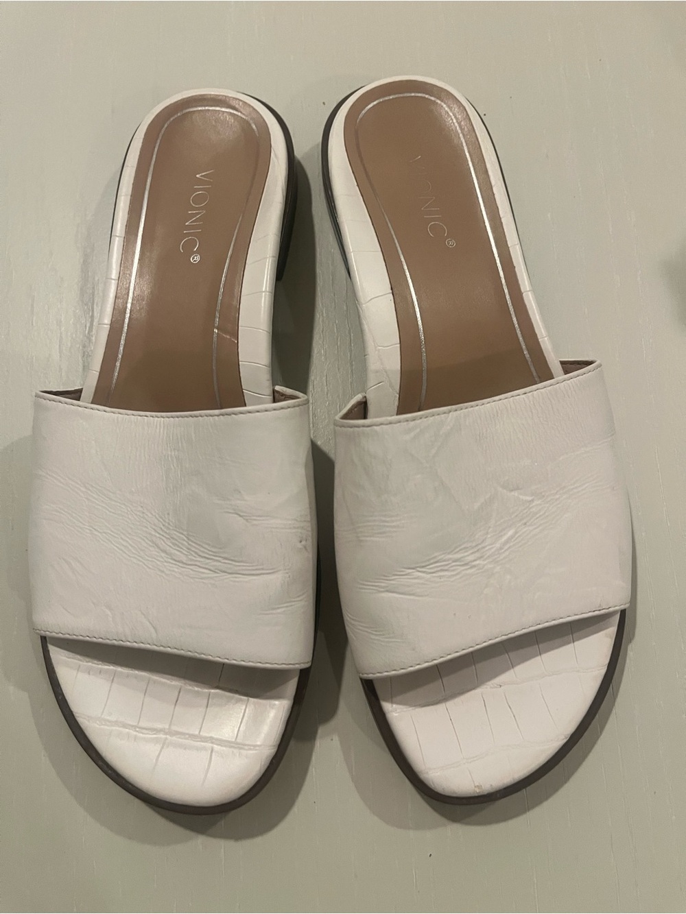 Vionic White Leather Slide Mules